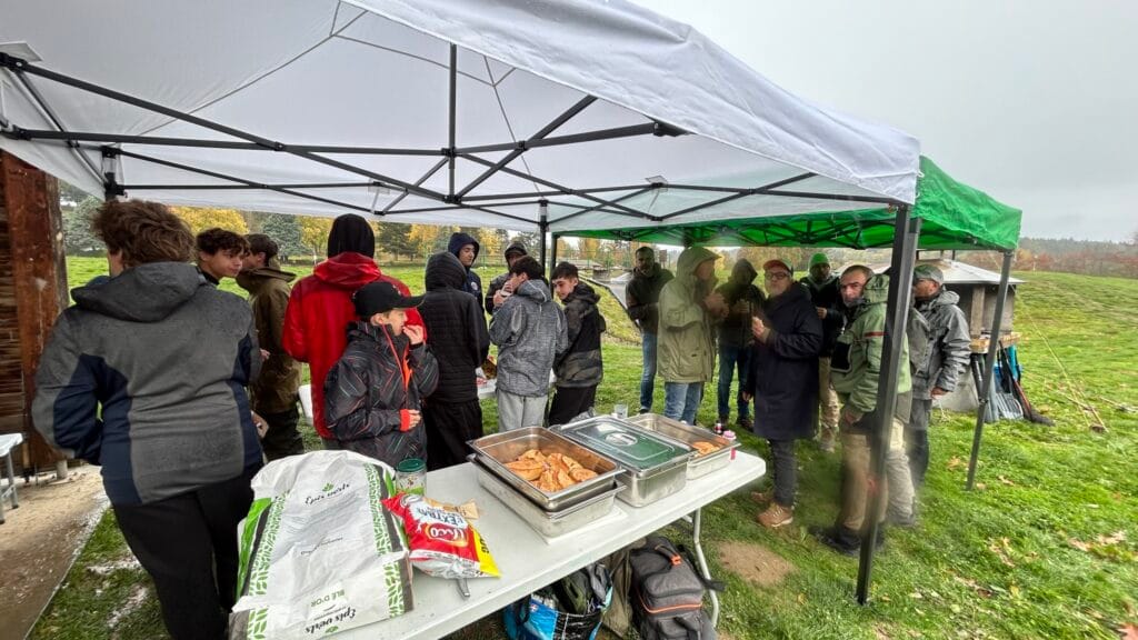 stages jeunes mouche forez benevole