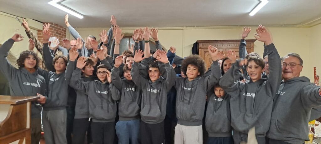 stages jeunes mouche forez les jeunes