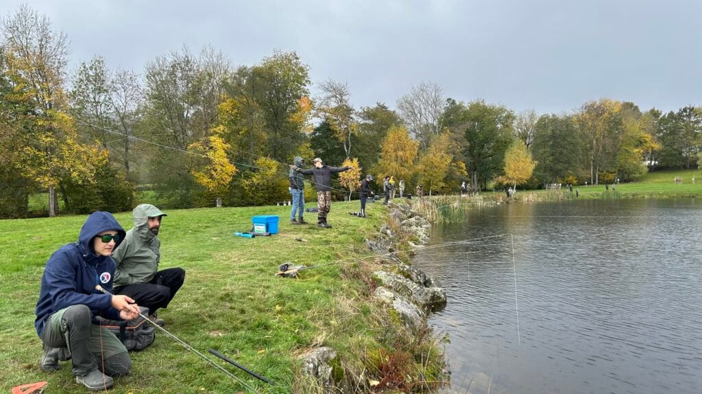 stages jeunes mouche forez réservoir